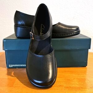 New in Box - CLARKS - Super Cute Black Leather Mary Jane's - Size 7.5